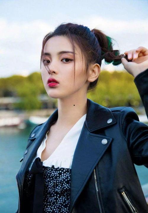 小八娱乐吃瓜的博主,揭秘娱乐圈最新吃瓜热点，带你领略明星幕后故事